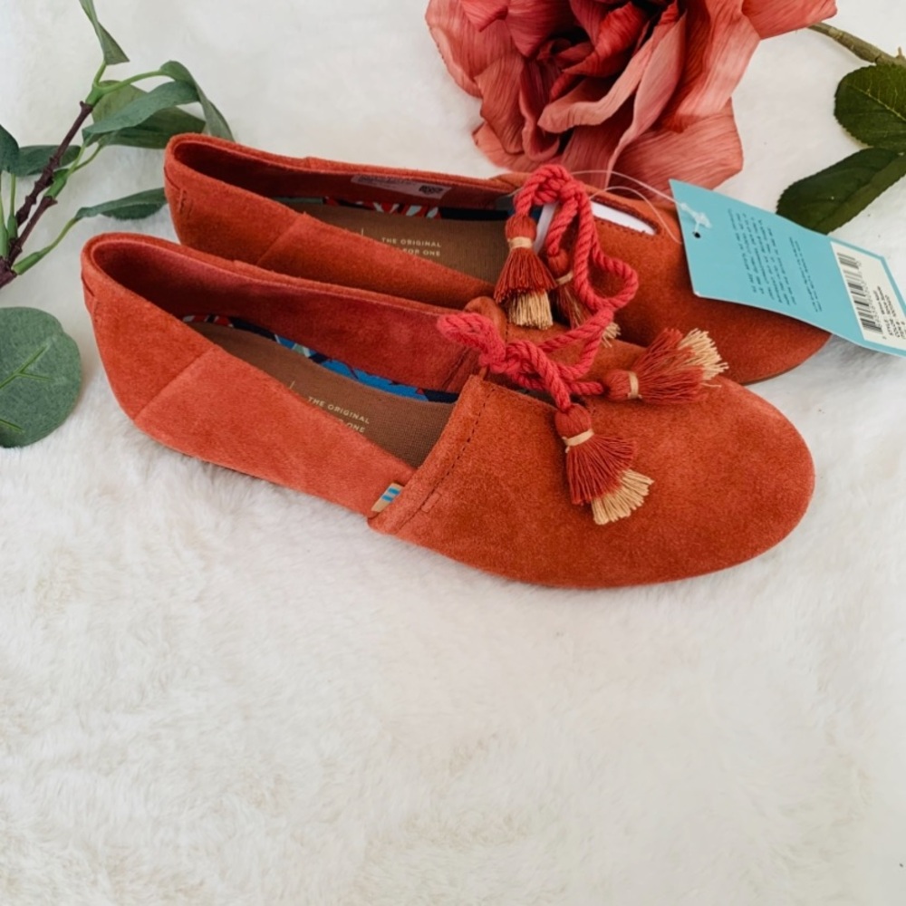 NWT - TOMS - Kelli Suede Flat - Orange Spice (Rare Color) - Size 6
